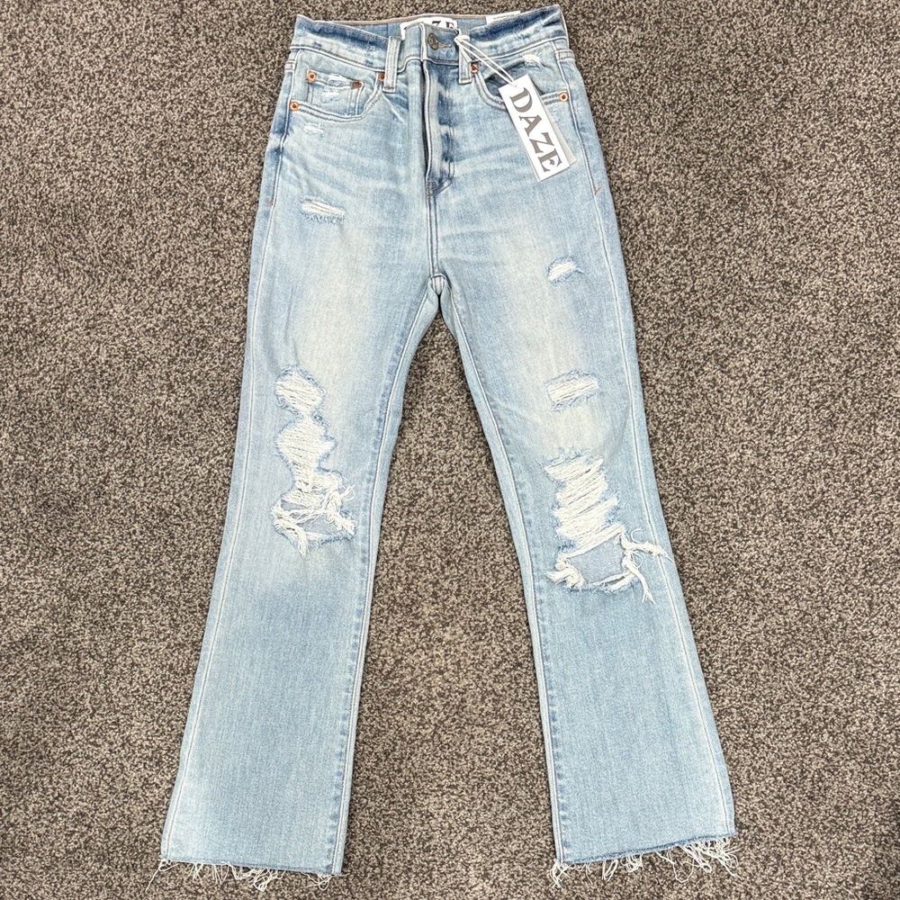 NWT Women's Light Blue Ripped Cropped Jeans
